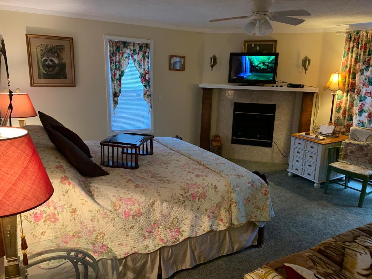 Emerald Necklace Inn Bed And Breakfast レイクウッド エクステリア 写真