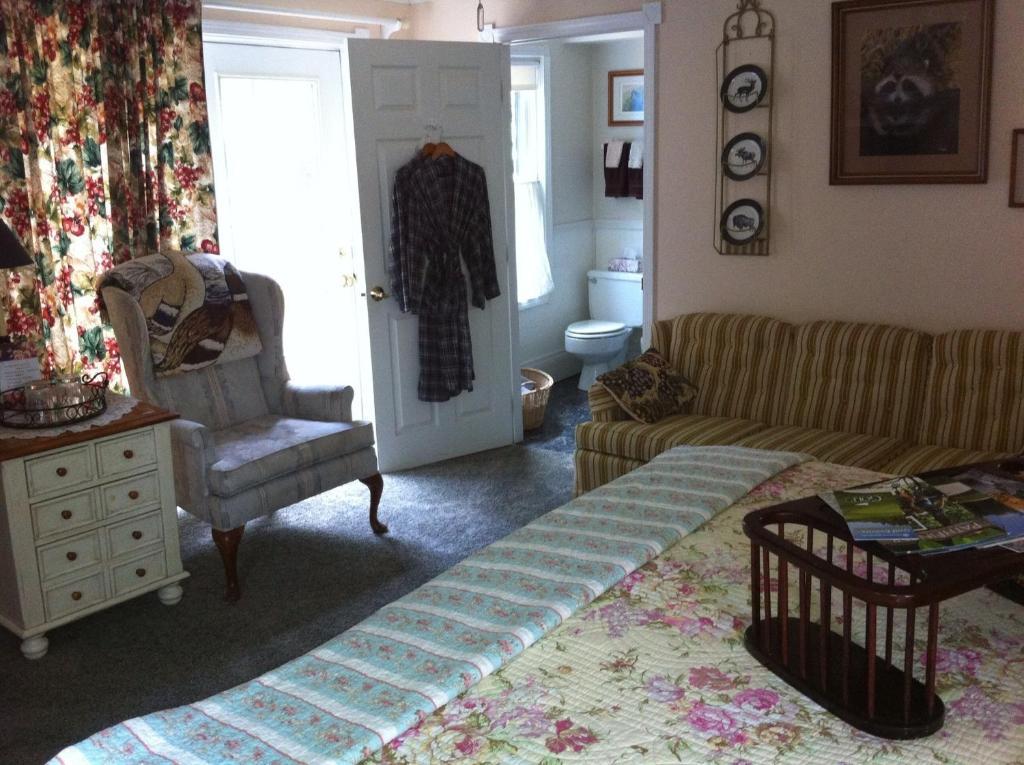 Emerald Necklace Inn Bed And Breakfast レイクウッド 部屋 写真
